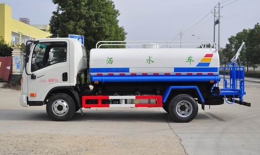 大运奥普力5吨绿化洒水车厂家价格
