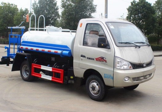 北汽黑豹2吨蓝牌绿化洒水车