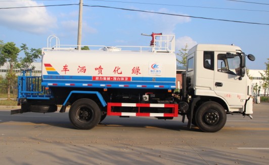 东风专底消防洒水车高清图片 东风专底消防洒水车高清图片