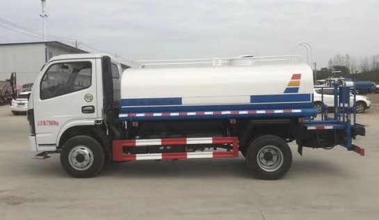 二手洒水车5吨的价格_国六5方东风福瑞卡绿化洒水车厂家价格