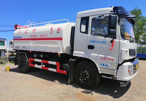 出售两台19年的带户带雾炮二手洒水车