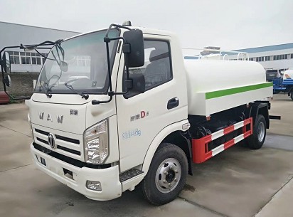 5方洒水车厂家_飞碟奥驰6方绿化洒水车厂家价格