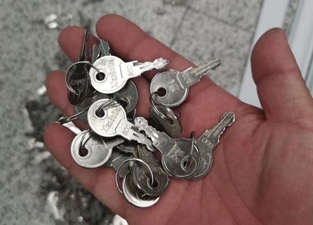 消防车卷帘门门把手及钥匙 消防车卷帘门门把手及钥匙
