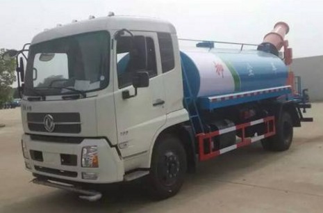 工地洒水车图片 工地洒水车图片