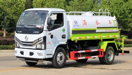 高效的洒水车图片 高效的洒水车图片