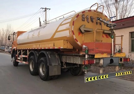 原装洒水车 原装洒水车