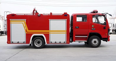 国六东风多利卡3.5吨水罐消防车