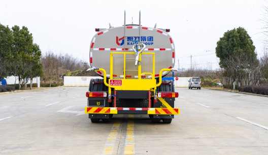 重汽汕德卡后八轮18方洒水车 重汽汕德卡后八轮18方洒水车
