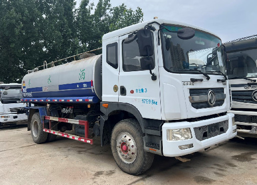 二手东风15方洒水车 二手东风15方洒水车