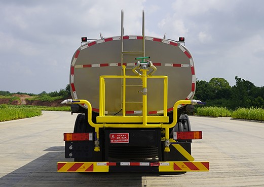 东风华神DV5前四后四洒水车 东风华神DV5前四后四洒水车